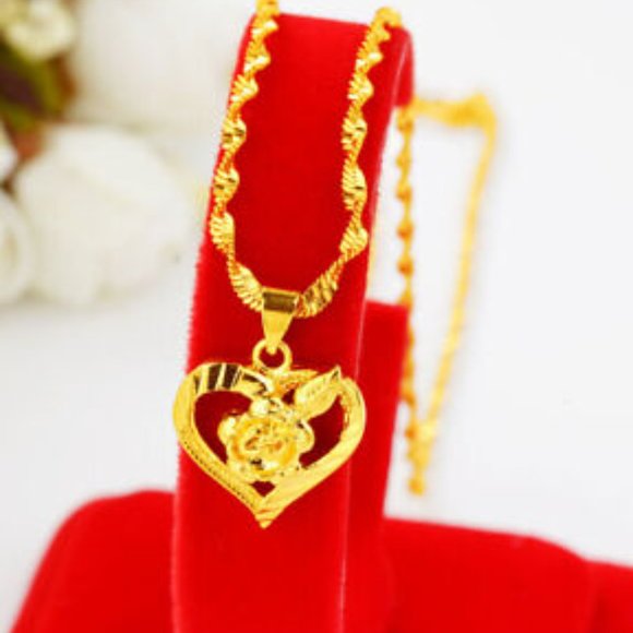 Vintage made in Thailand, 18k Gold Heart Rose Flower Necklace for ladies. - Picture 4 of 4